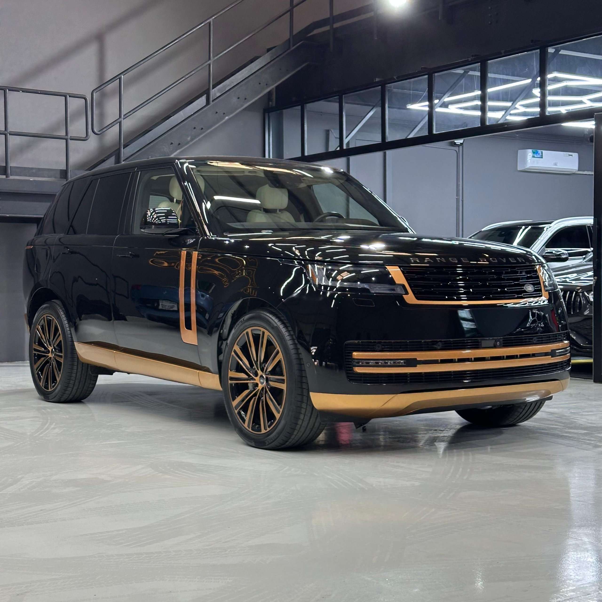 Range Rover Vogue Rental in Dubai – Experience Ultimate Luxury & Performance